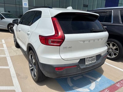 2024 Volvo XC40 B5 Plus Dark Theme