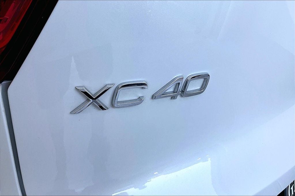 2024 Volvo XC40 B5 Plus Dark Theme