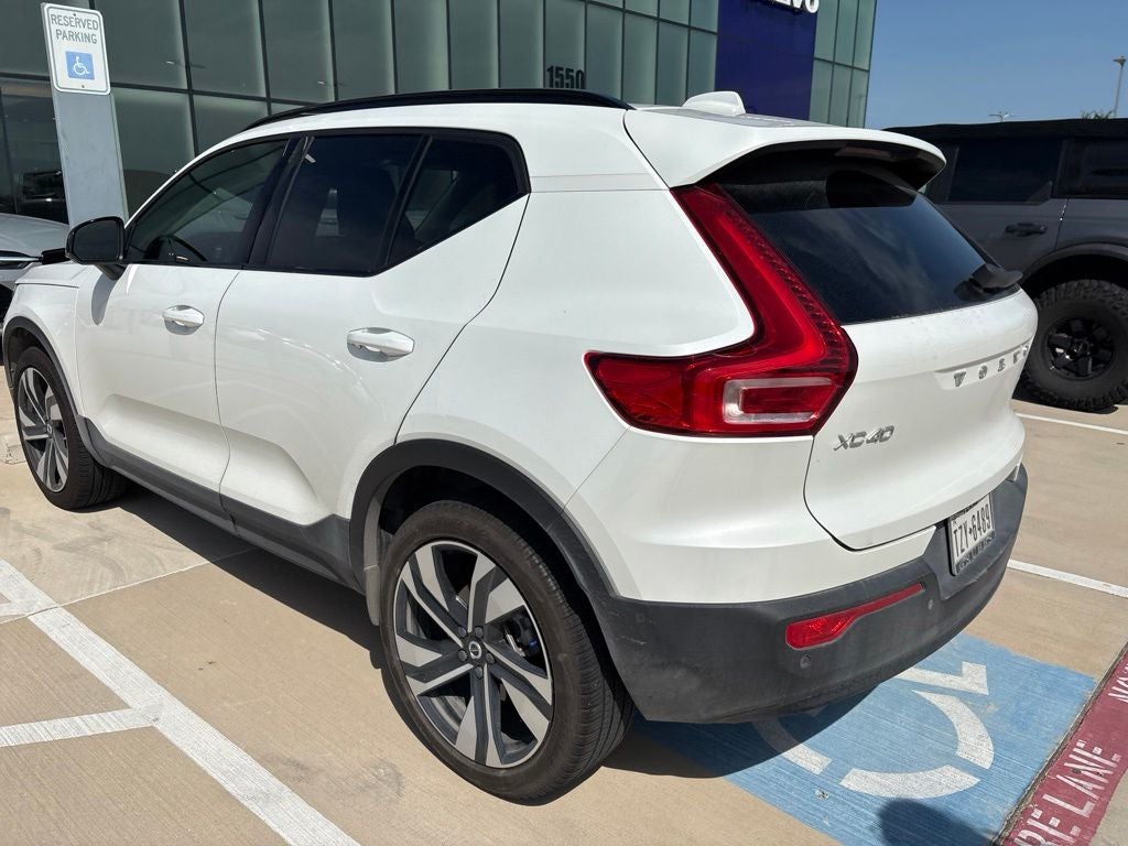 2024 Volvo XC40 B5 Plus Dark Theme