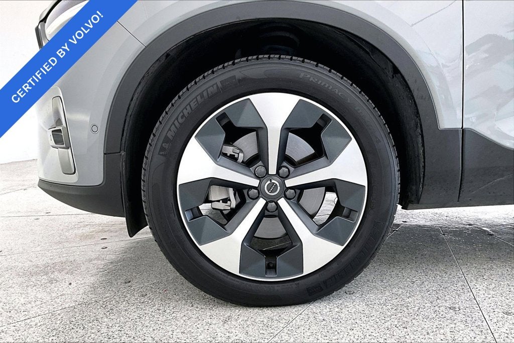 2024 Volvo XC40 B5 Plus Dark Theme