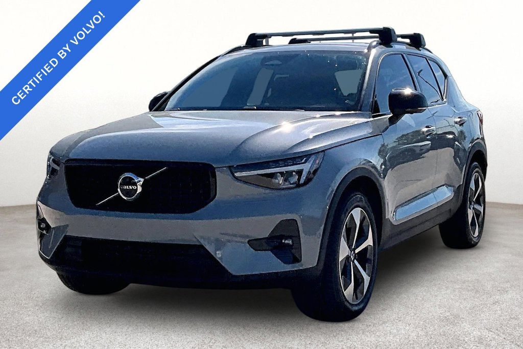 2024 Volvo XC40 B5 Plus Dark Theme