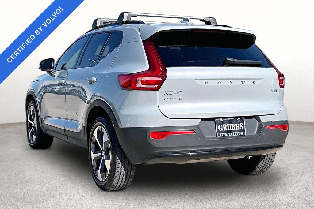 2024 Volvo XC40 B5 Plus Dark Theme