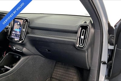 2024 Volvo XC40 B5 Plus Dark Theme