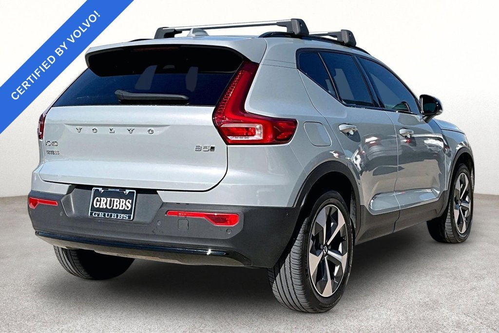 2024 Volvo XC40 B5 Plus Dark Theme