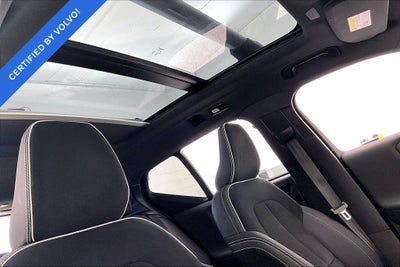 2024 Volvo XC40 B5 Plus Dark Theme