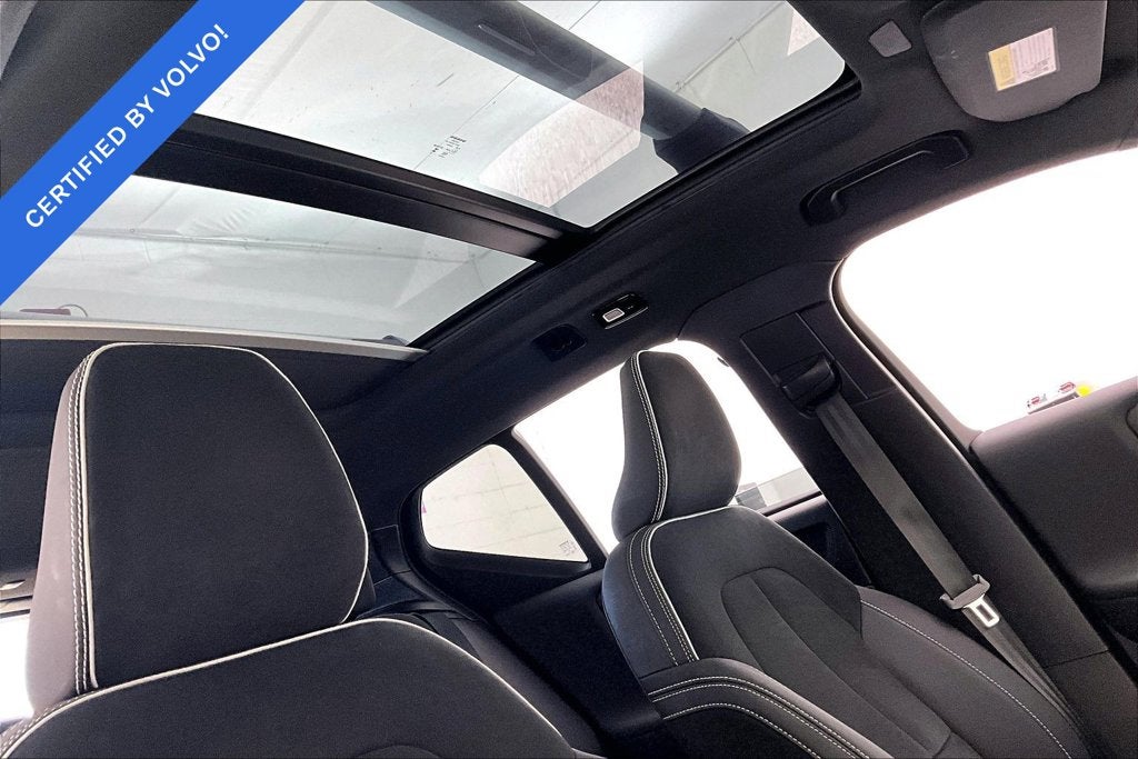 2024 Volvo XC40 B5 Plus Dark Theme