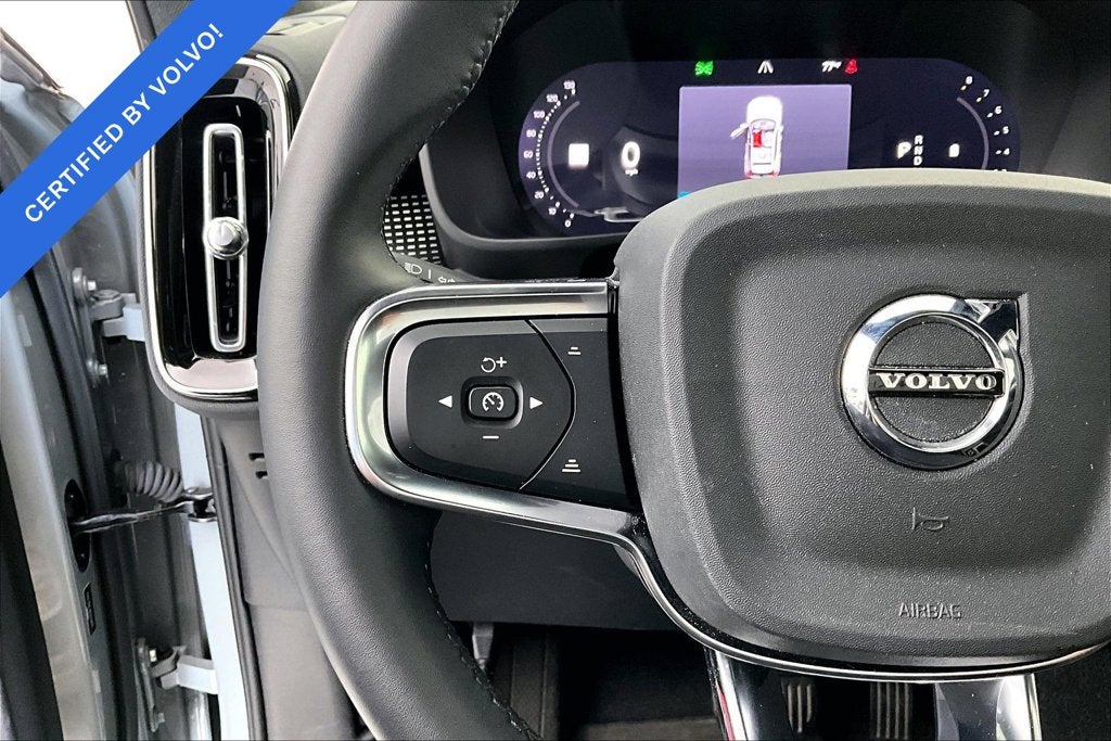 2024 Volvo XC40 B5 Plus Dark Theme