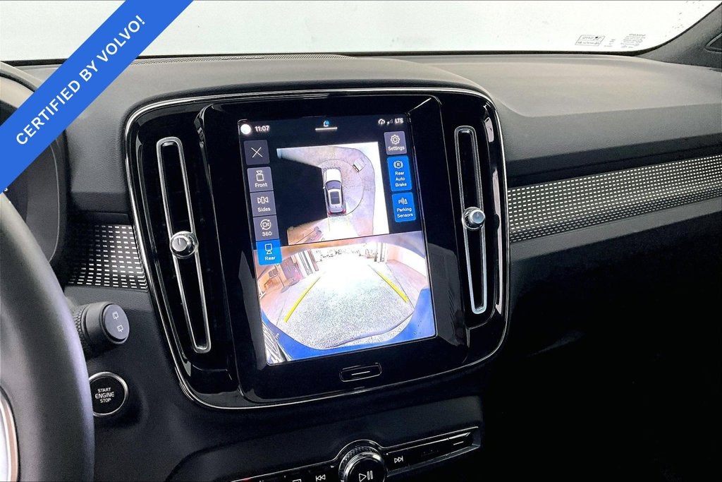 2024 Volvo XC40 B5 Plus Dark Theme