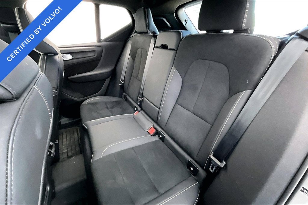 2024 Volvo XC40 B5 Plus Dark Theme