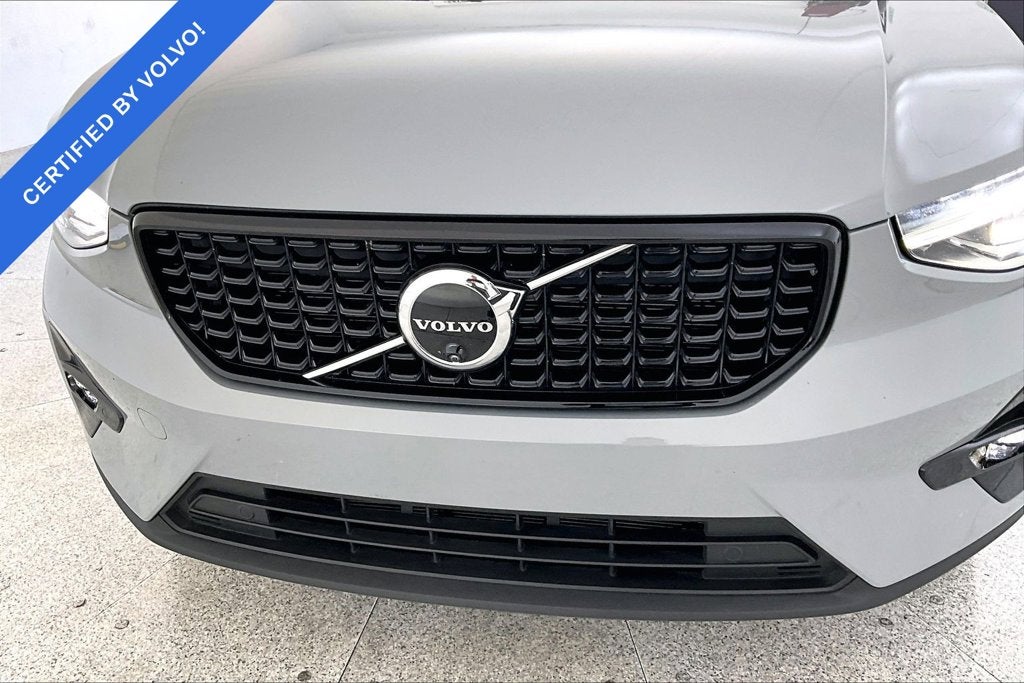 2024 Volvo XC40 B5 Plus Dark Theme