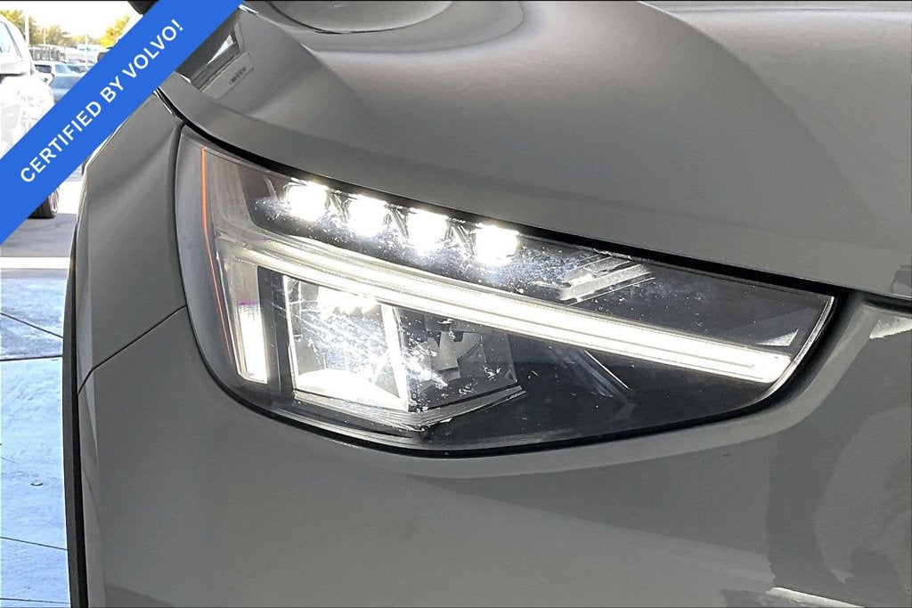 2024 Volvo XC40 B5 Plus Dark Theme