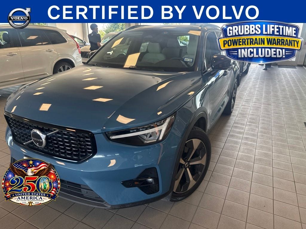 2024 Volvo XC40 B5 Plus Dark Theme