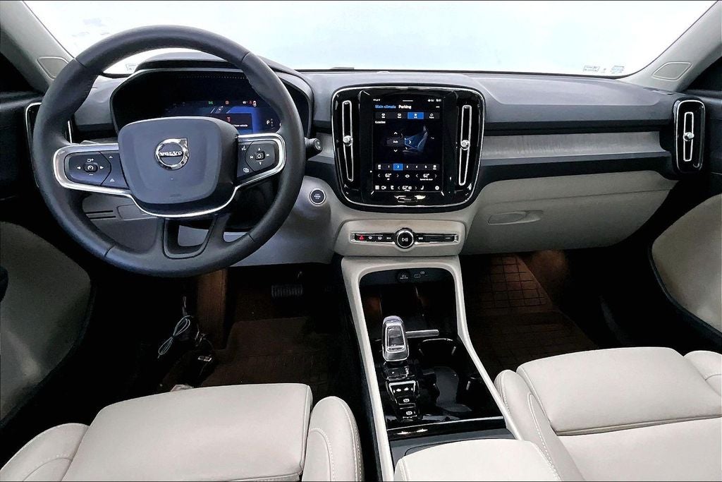 2024 Volvo XC40 B5 Plus Dark Theme