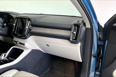 2024 Volvo XC40 B5 Plus Dark Theme