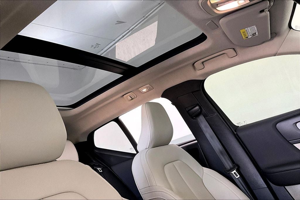 2024 Volvo XC40 B5 Plus Dark Theme