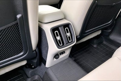 2024 Volvo XC40 B5 Plus Dark Theme