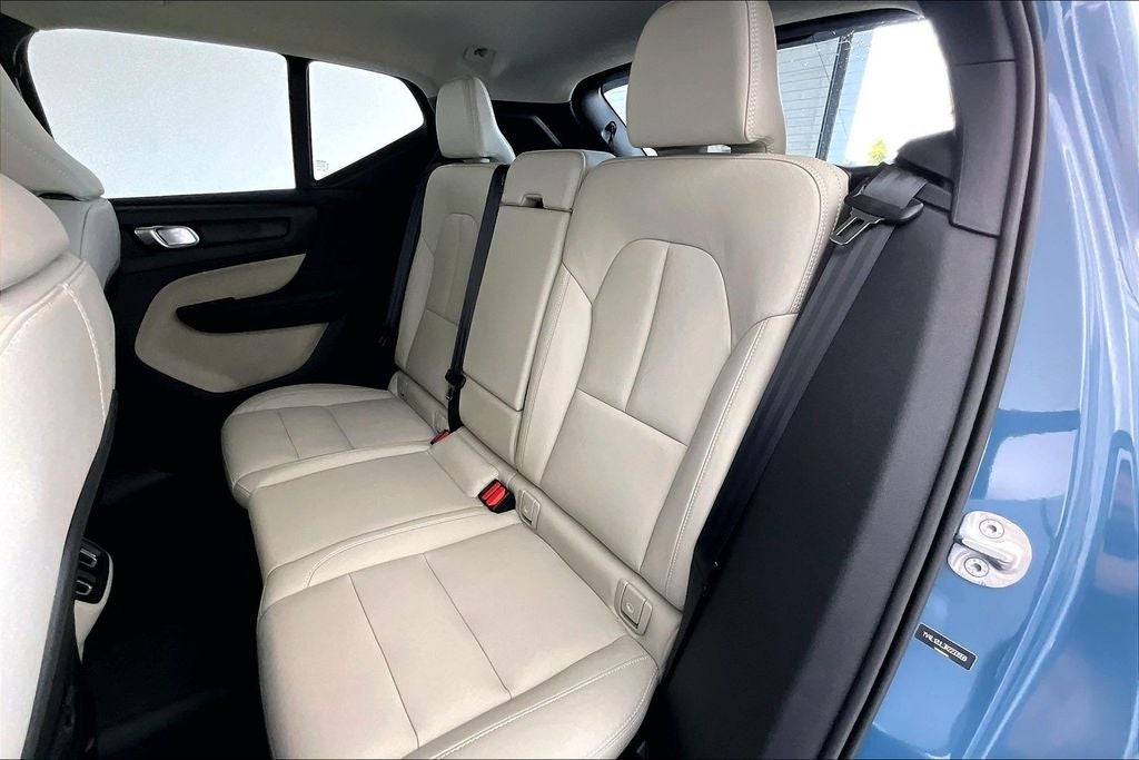 2024 Volvo XC40 B5 Plus Dark Theme
