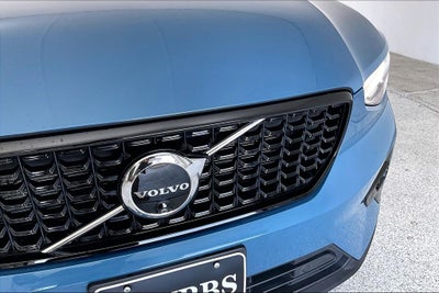 2024 Volvo XC40 B5 Plus Dark Theme
