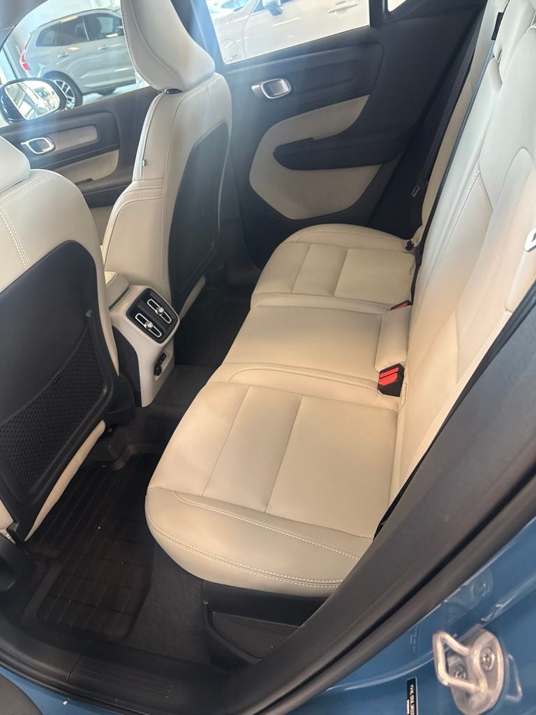 2024 Volvo XC40 B5 Plus Dark Theme