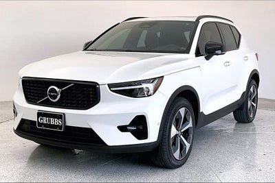 2024 Volvo XC40 B5 Plus Dark Theme