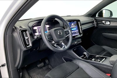 2024 Volvo XC40 B5 Plus Dark Theme
