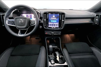 2024 Volvo XC40 B5 Plus Dark Theme