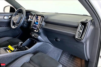 2024 Volvo XC40 B5 Plus Dark Theme