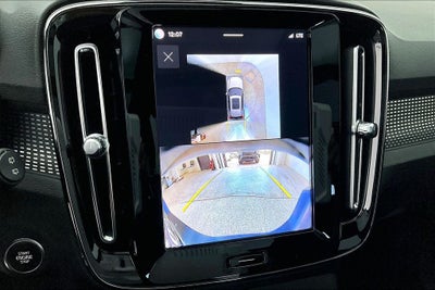 2024 Volvo XC40 B5 Plus Dark Theme