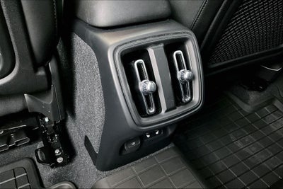 2024 Volvo XC40 B5 Plus Dark Theme