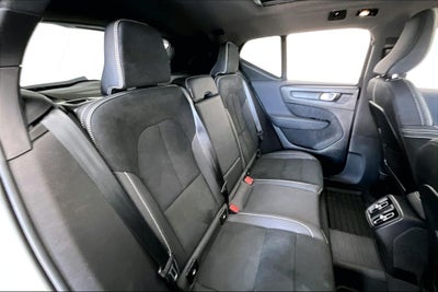 2024 Volvo XC40 B5 Plus Dark Theme