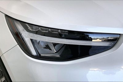 2024 Volvo XC40 B5 Plus Dark Theme
