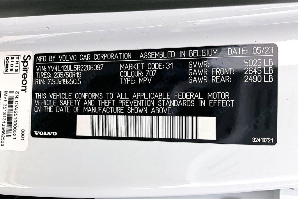 2024 Volvo XC40 B5 Plus Dark Theme