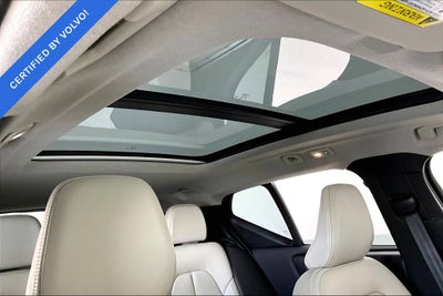 2024 Volvo XC40 B5 Plus Dark Theme