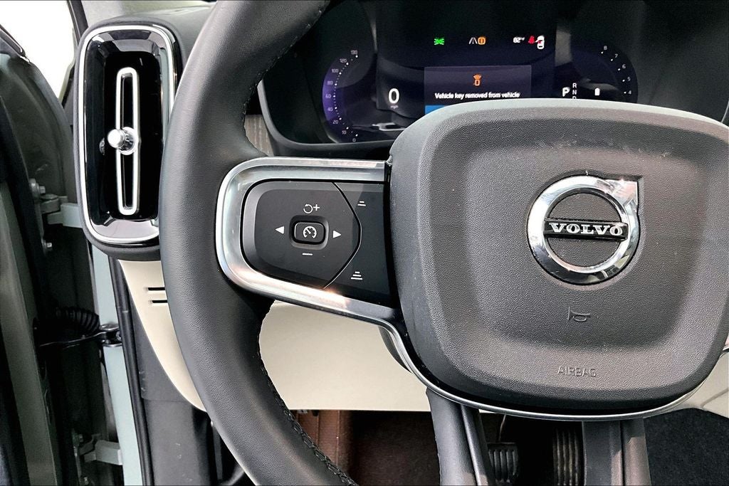 2024 Volvo XC40 B5 Plus Dark Theme