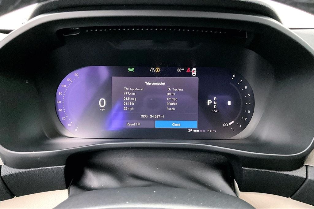 2024 Volvo XC40 B5 Plus Dark Theme