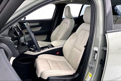 2024 Volvo XC40 B5 Plus Dark Theme