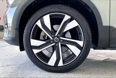 2024 Volvo XC40 B5 Plus Dark Theme