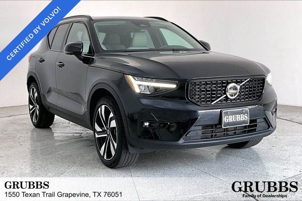 2024 Volvo XC40 B5 Plus Dark Theme