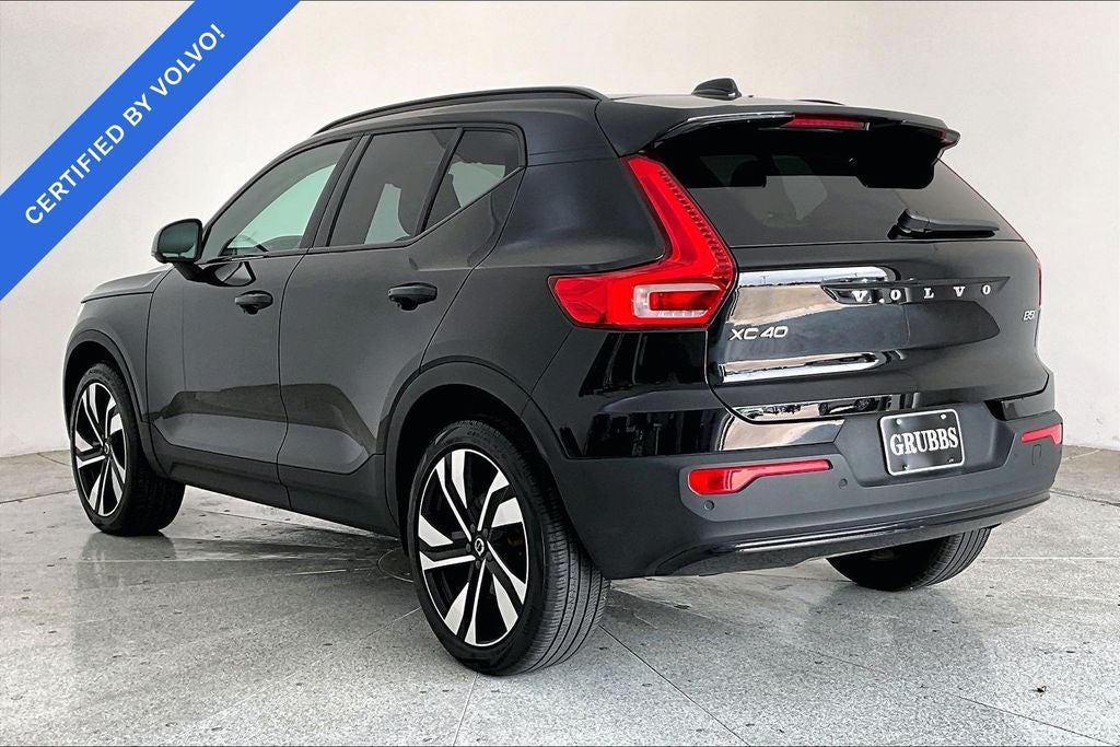 2024 Volvo XC40 B5 Plus Dark Theme