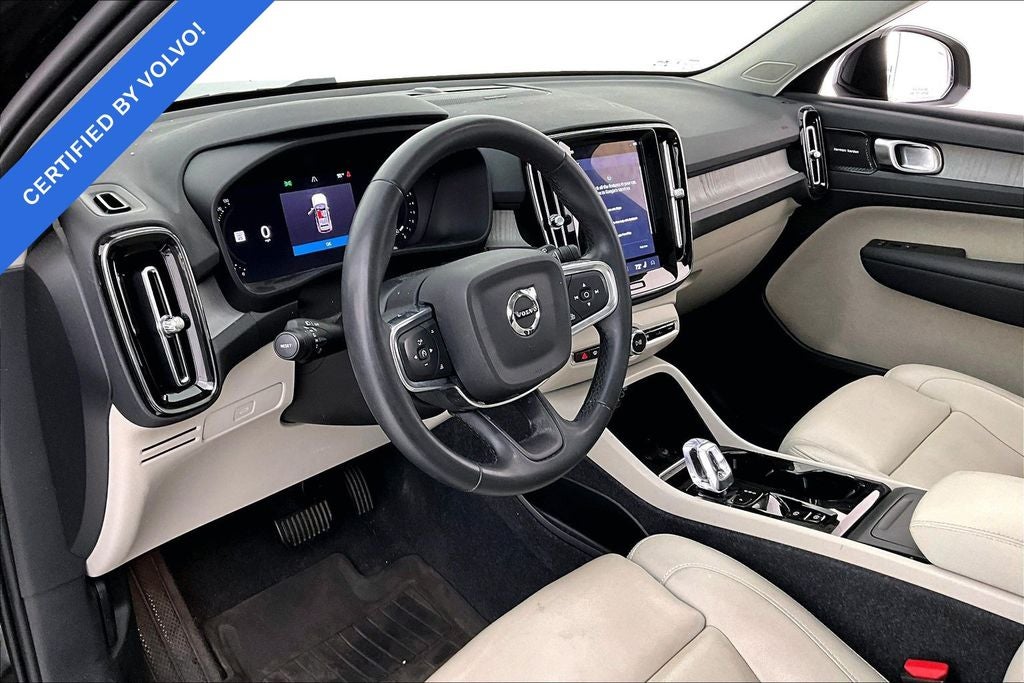 2024 Volvo XC40 B5 Plus Dark Theme