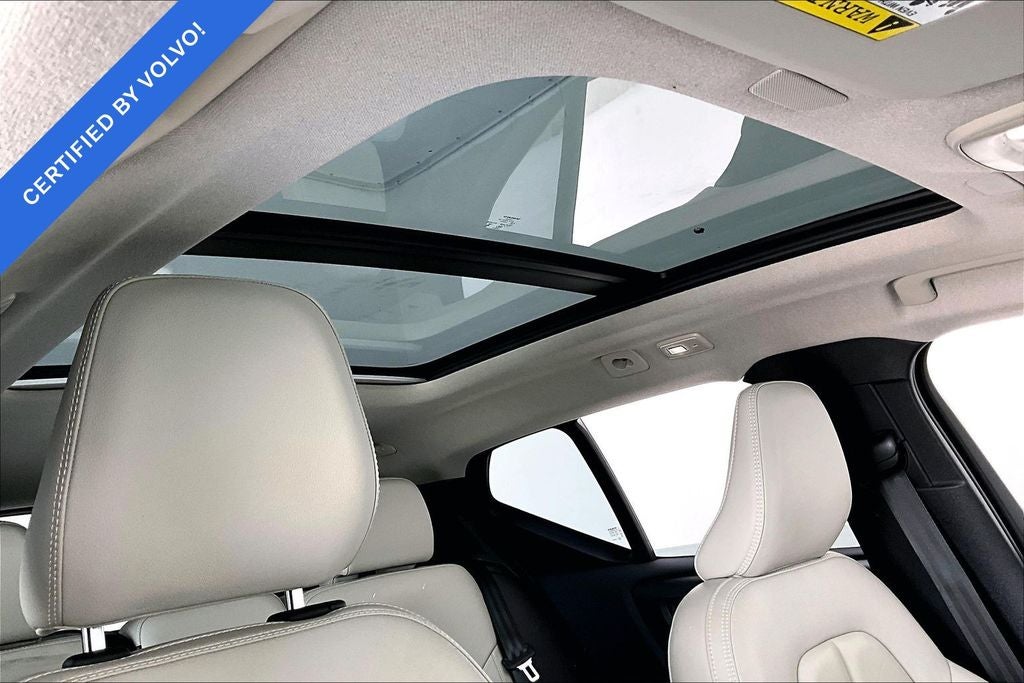 2024 Volvo XC40 B5 Plus Dark Theme