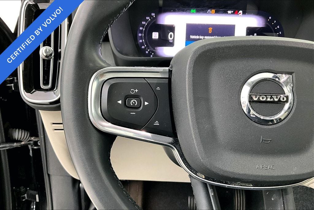2024 Volvo XC40 B5 Plus Dark Theme