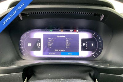 2024 Volvo XC40 B5 Plus Dark Theme