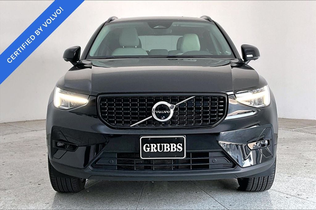 2024 Volvo XC40 B5 Plus Dark Theme