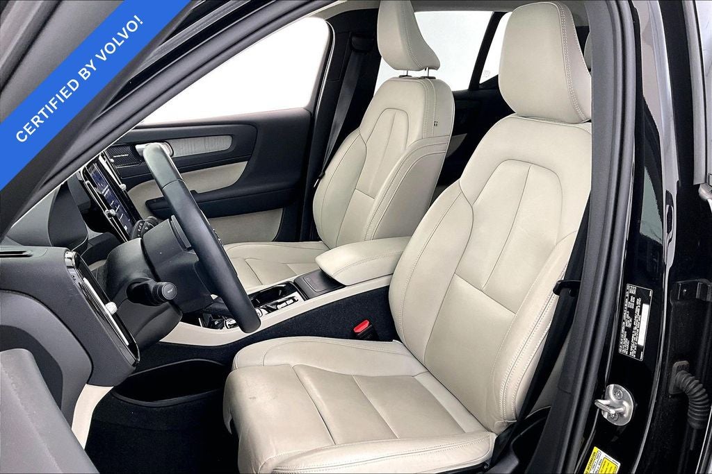 2024 Volvo XC40 B5 Plus Dark Theme