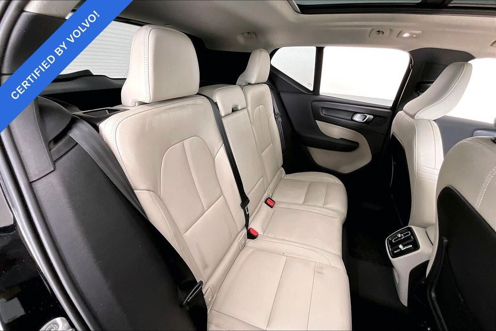 2024 Volvo XC40 B5 Plus Dark Theme