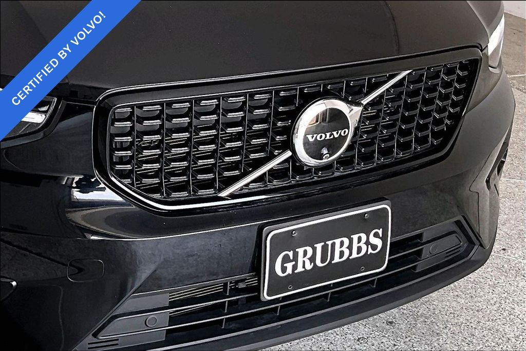 2024 Volvo XC40 B5 Plus Dark Theme