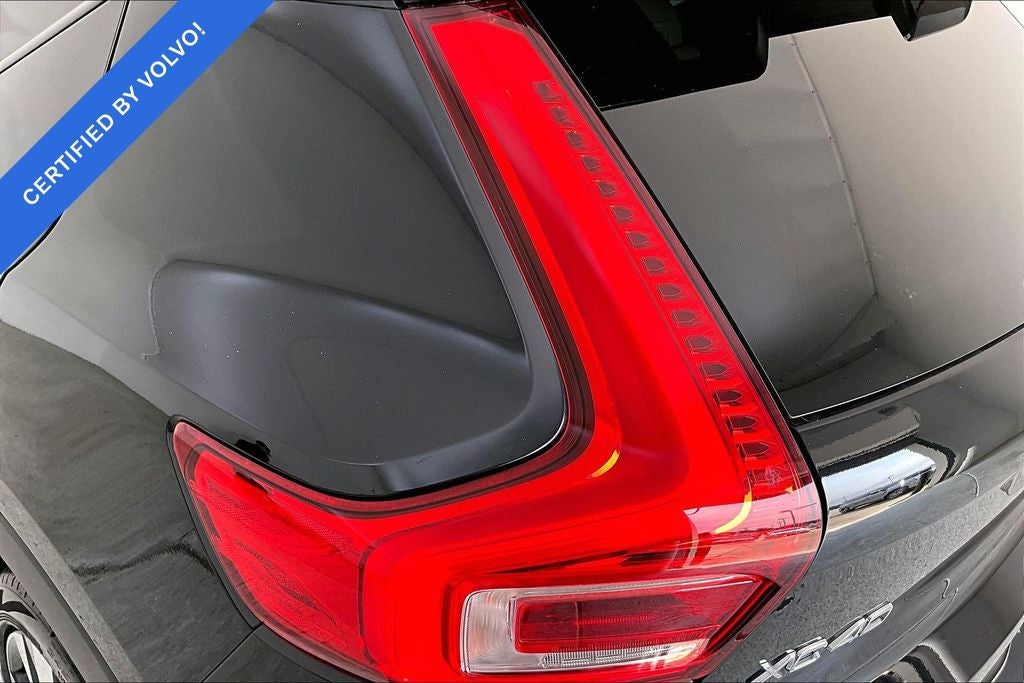 2024 Volvo XC40 B5 Plus Dark Theme