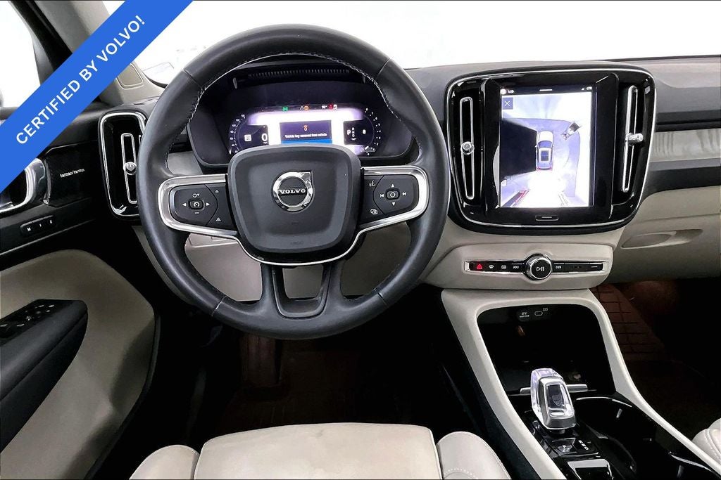 2024 Volvo XC40 B5 Plus Dark Theme