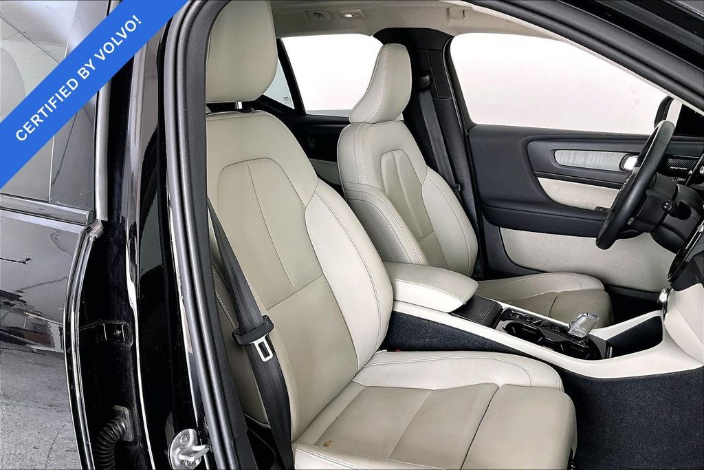 2024 Volvo XC40 B5 Plus Dark Theme
